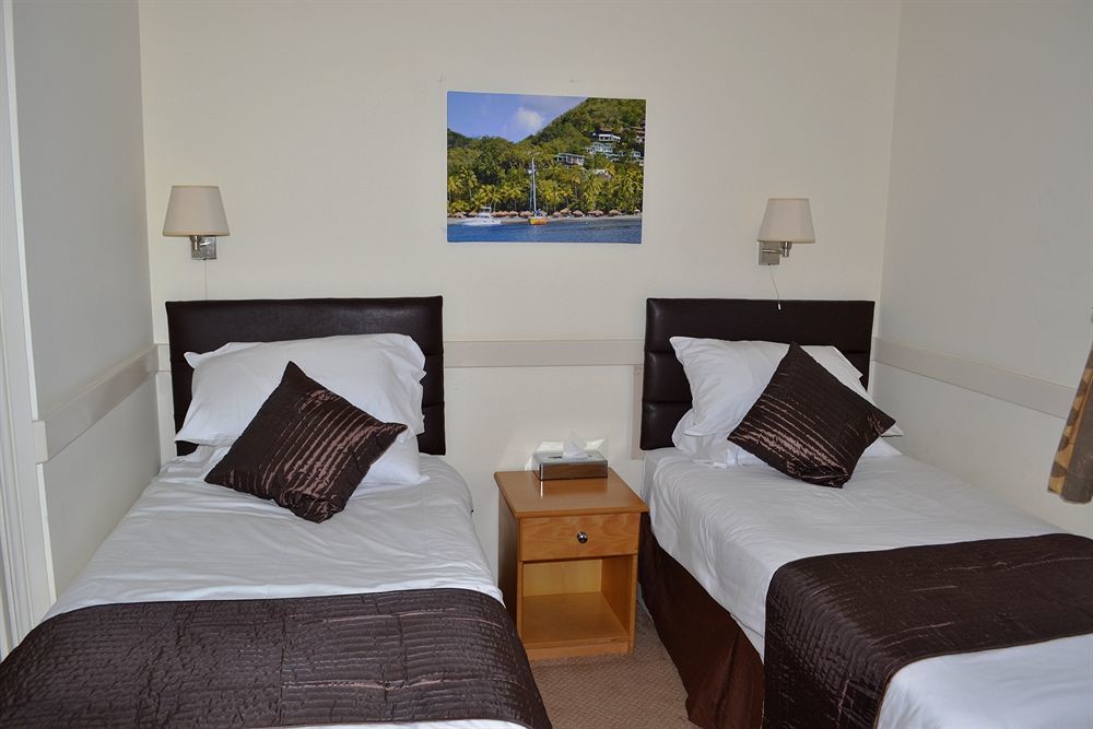 The Rowbarge Hotel Woking Eksteriør billede