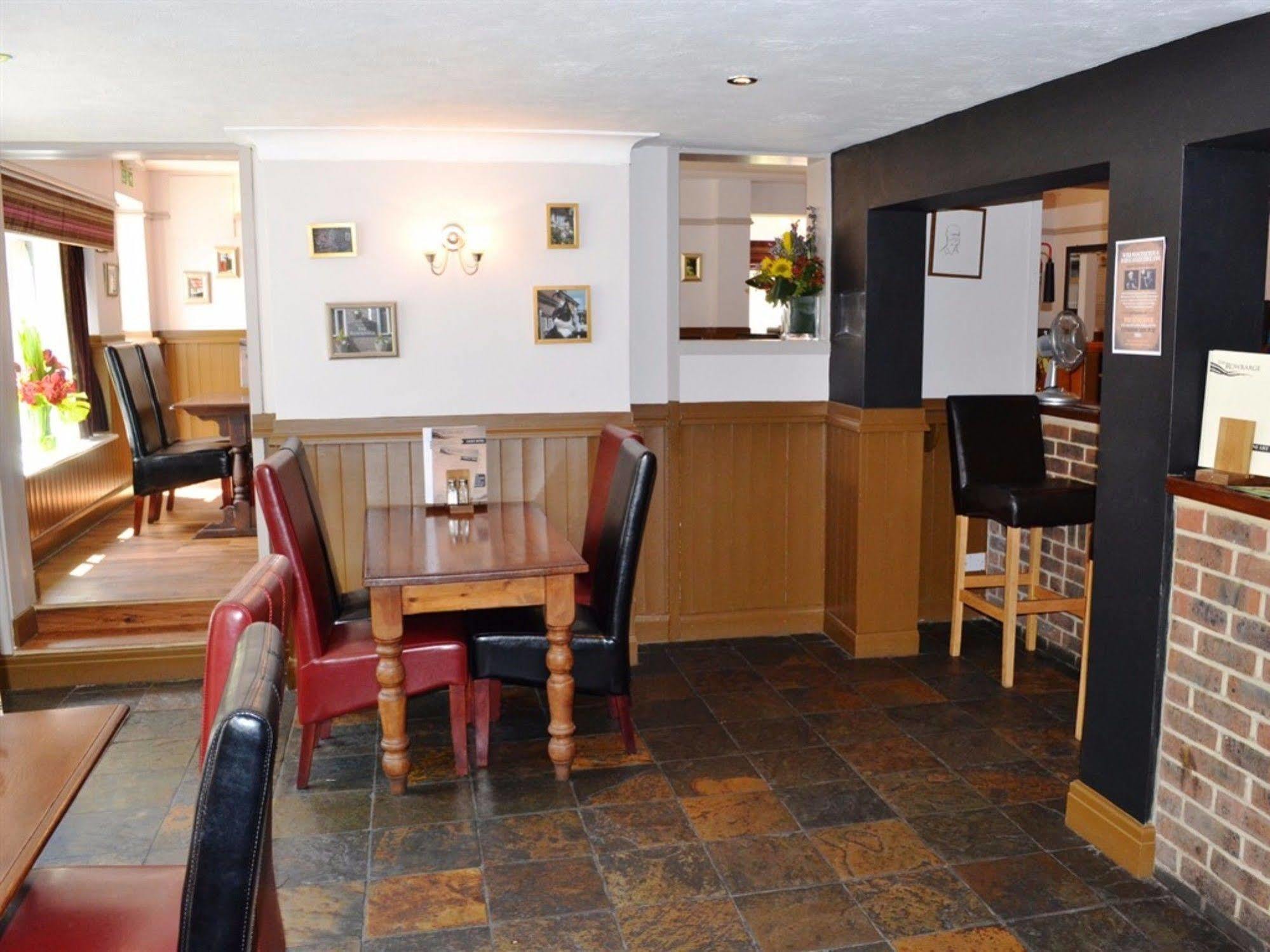 The Rowbarge Hotel Woking Eksteriør billede