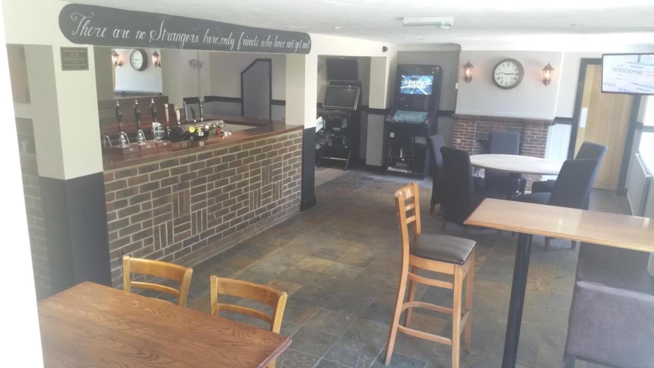 The Rowbarge Hotel Woking Eksteriør billede
